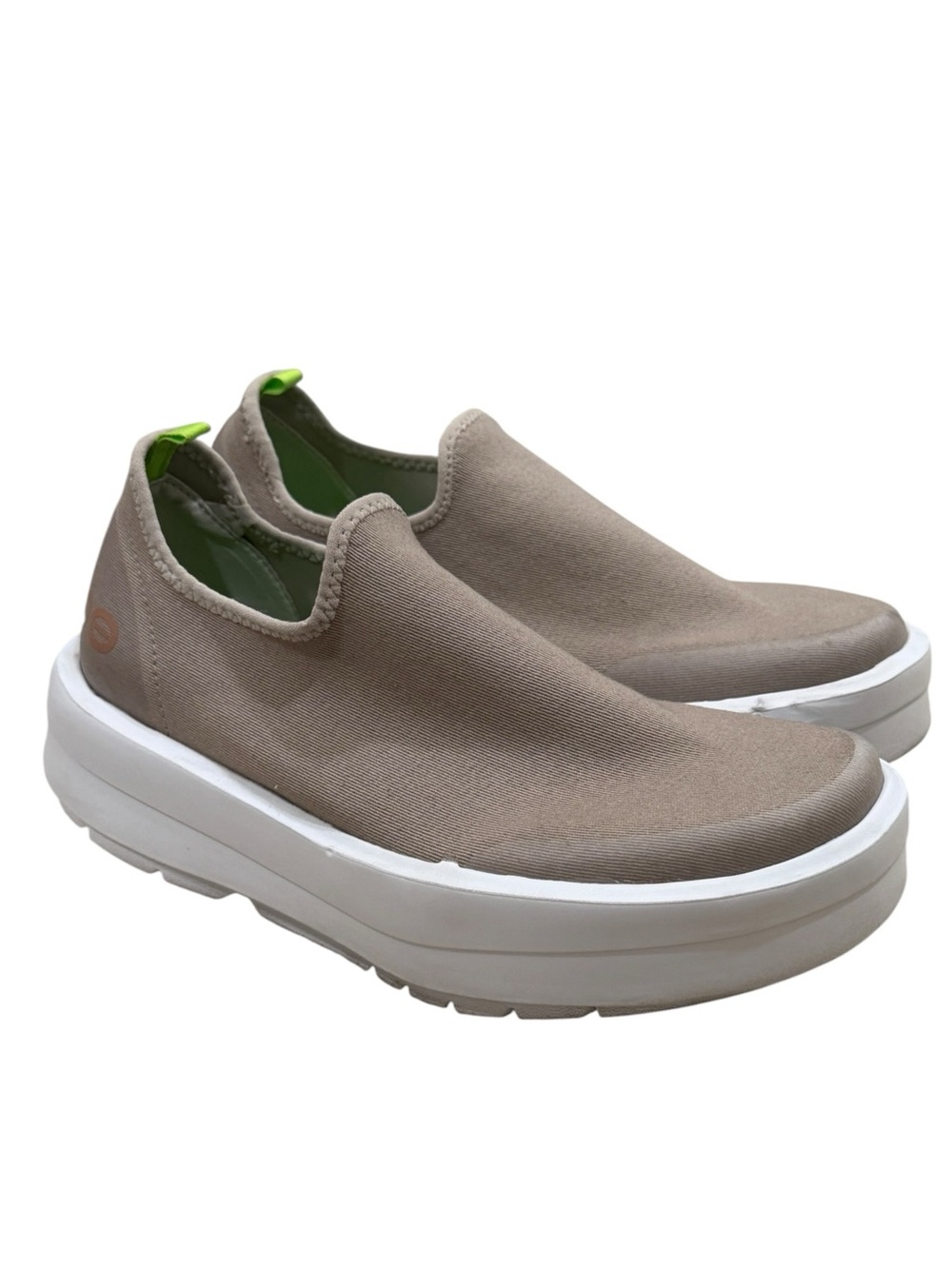 OOFOS OOmg eeZee Low Recovery Shoes In Taupe